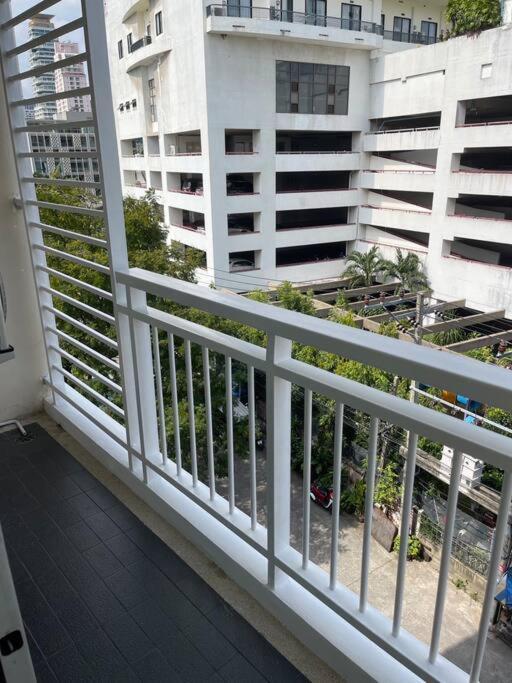 Delightful Condo In Central Location At Sukhumvit 49 Bangkok Kültér fotó
