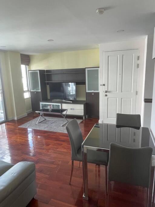 Delightful Condo In Central Location At Sukhumvit 49 Bangkok Kültér fotó